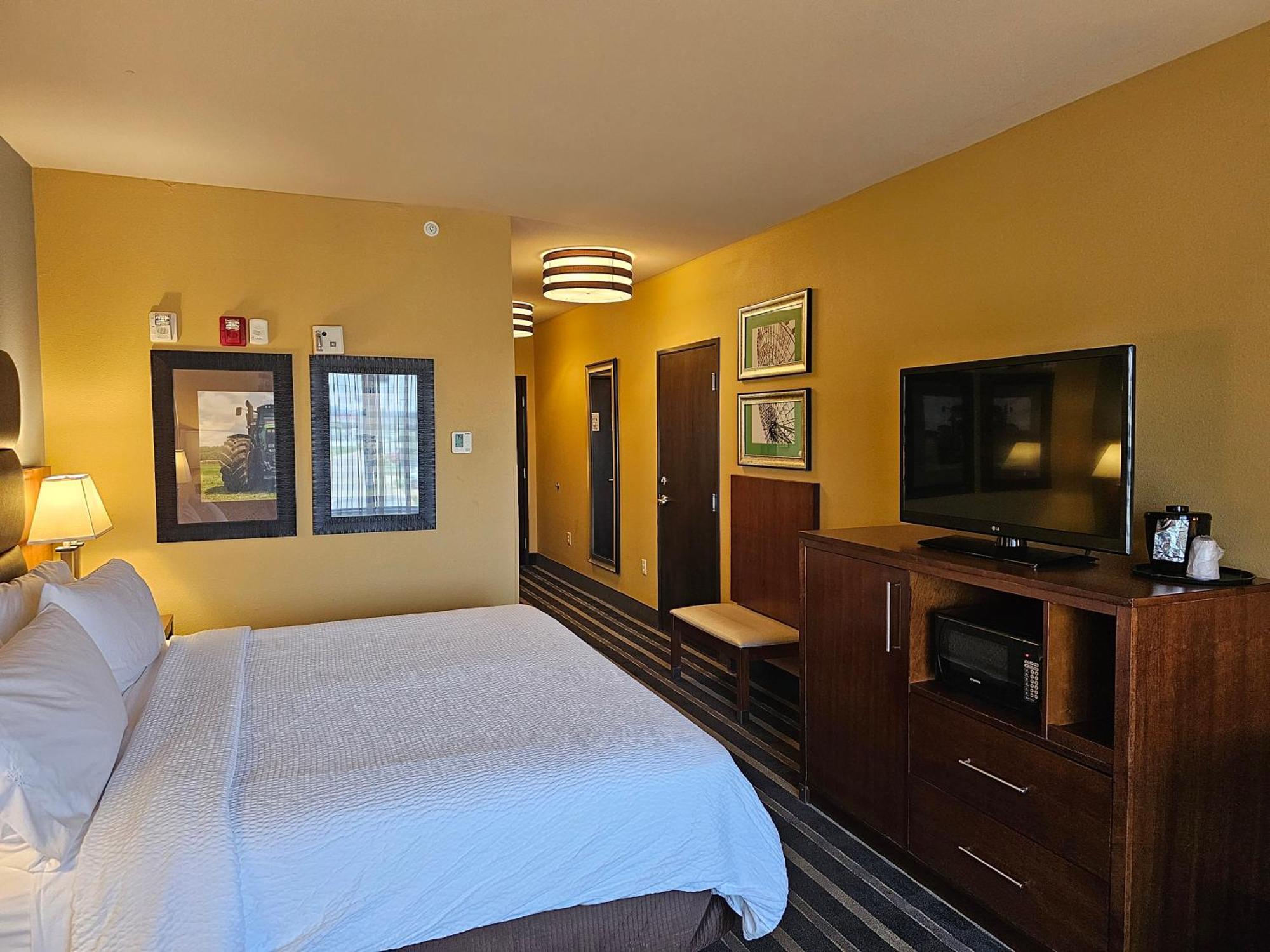 Holiday Inn Express & Suites Perry-National Fairground Area By Ihg Bagian luar foto