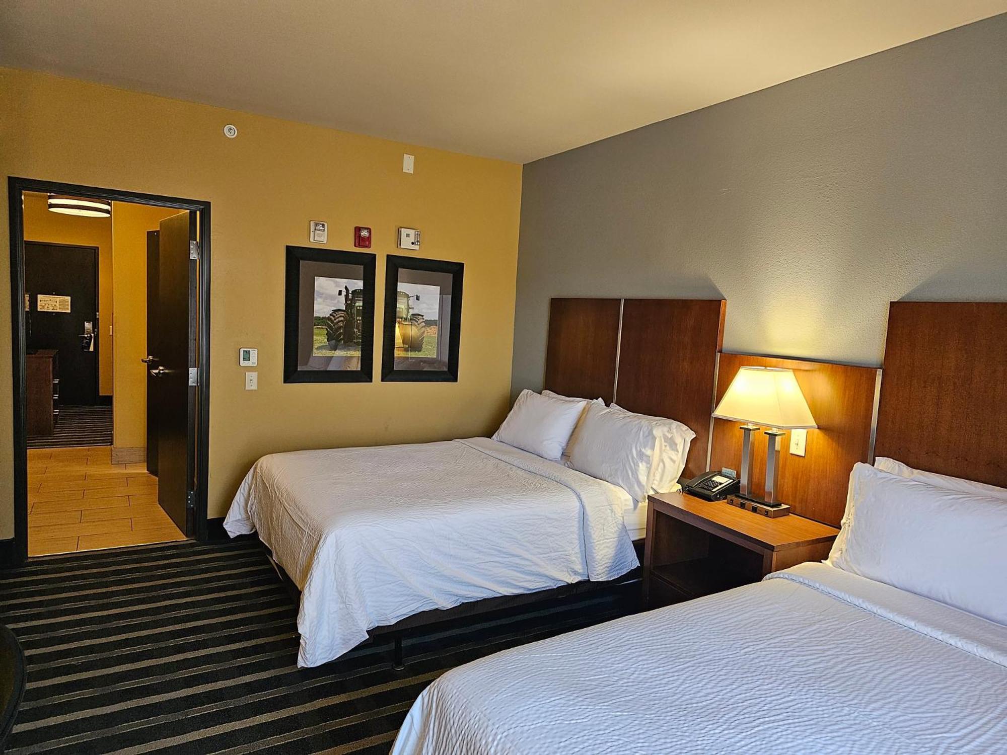 Holiday Inn Express & Suites Perry-National Fairground Area By Ihg Bagian luar foto