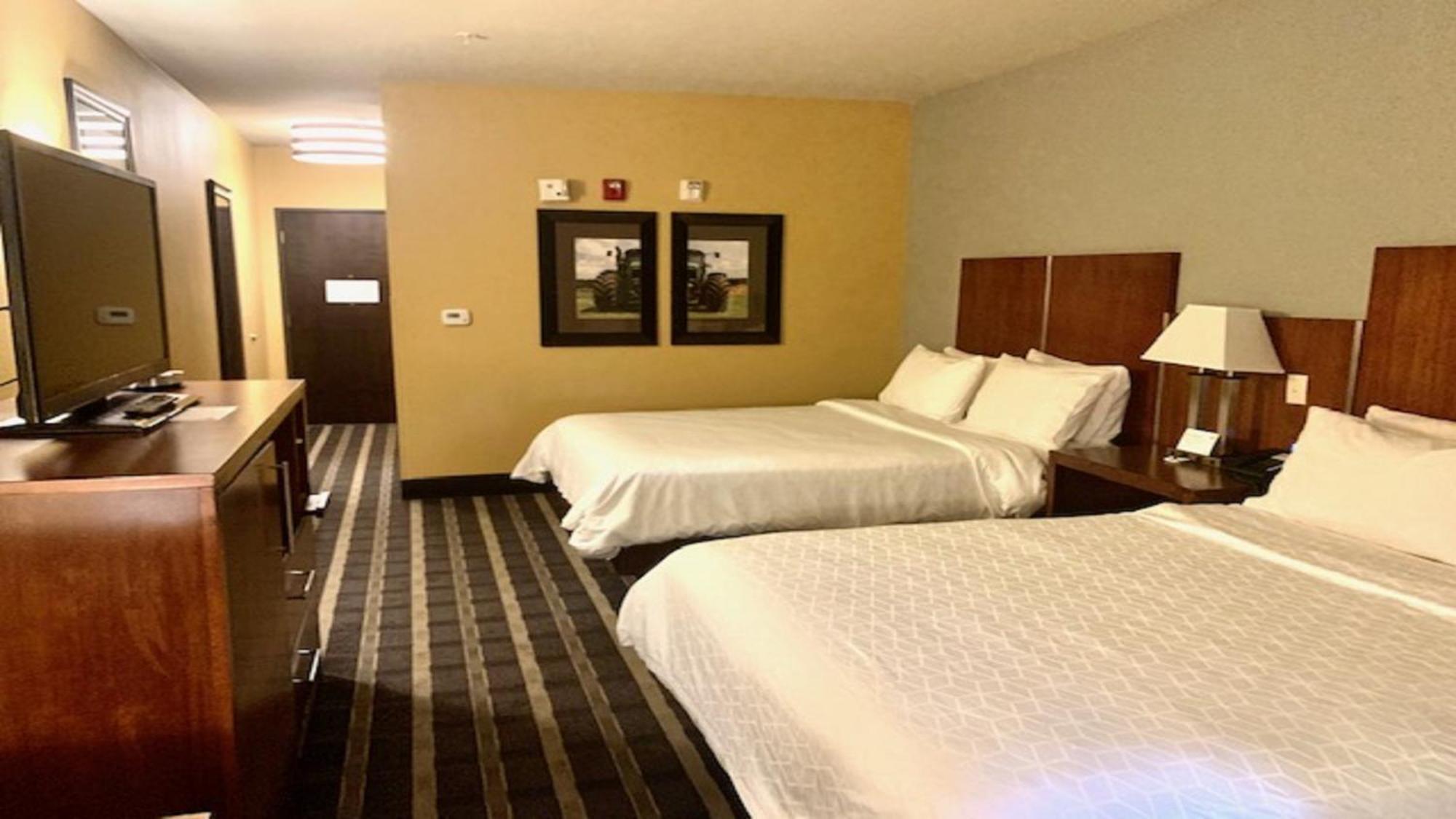 Holiday Inn Express & Suites Perry-National Fairground Area By Ihg Bagian luar foto