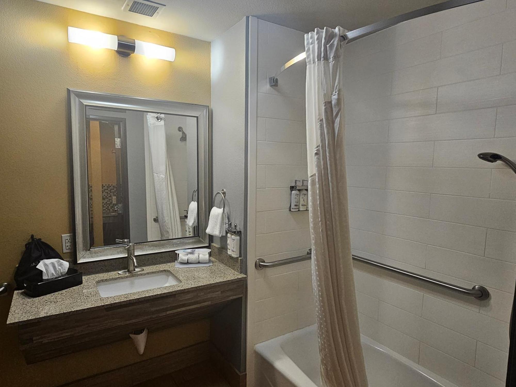 Holiday Inn Express & Suites Perry-National Fairground Area By Ihg Bagian luar foto