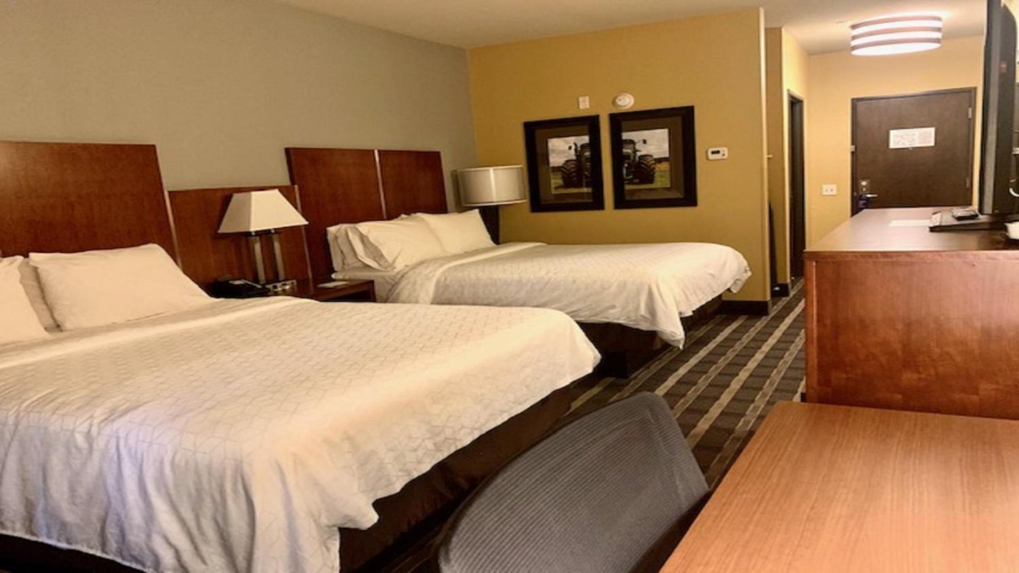 Holiday Inn Express & Suites Perry-National Fairground Area By Ihg Bagian luar foto