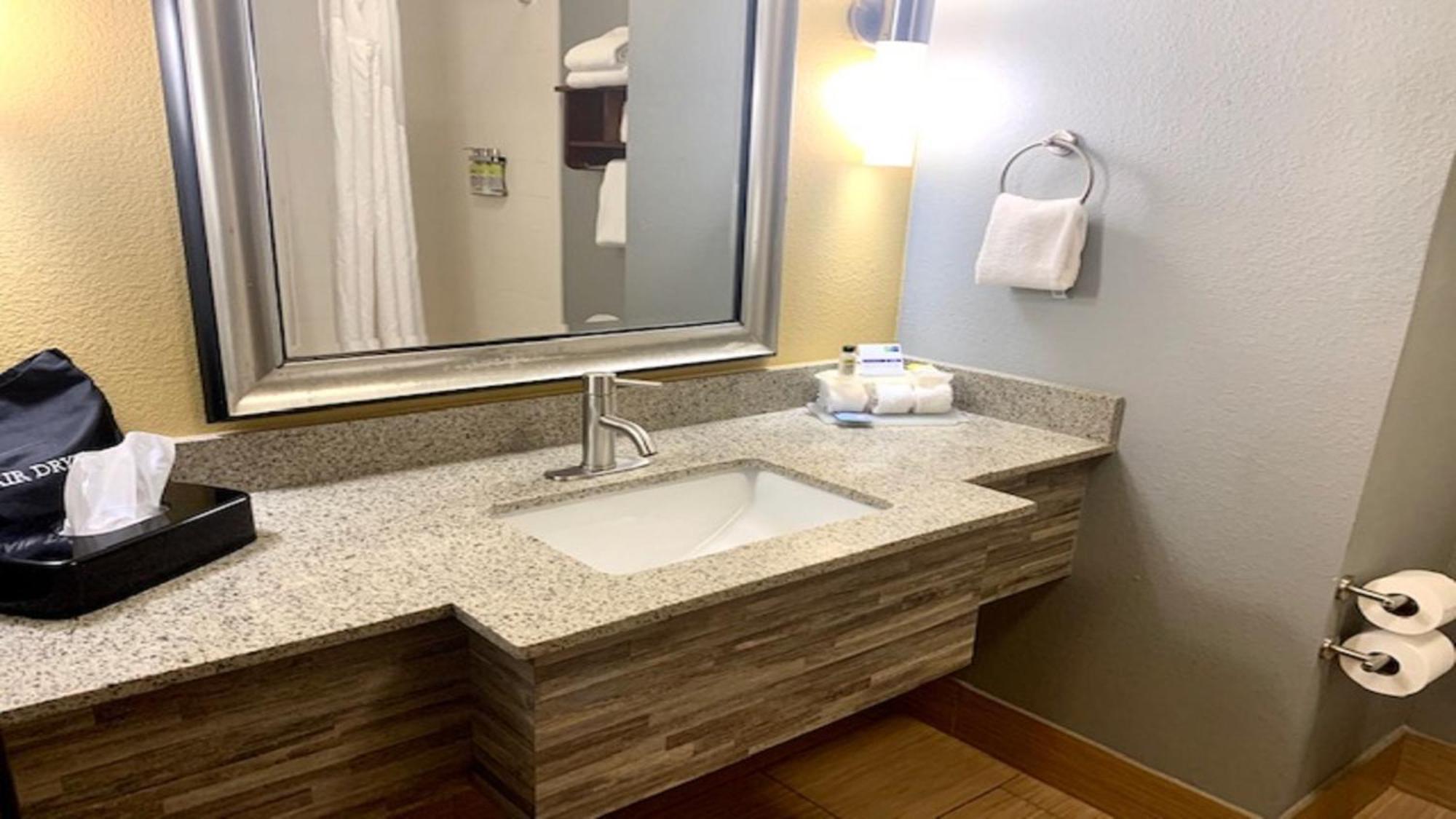Holiday Inn Express & Suites Perry-National Fairground Area By Ihg Bagian luar foto