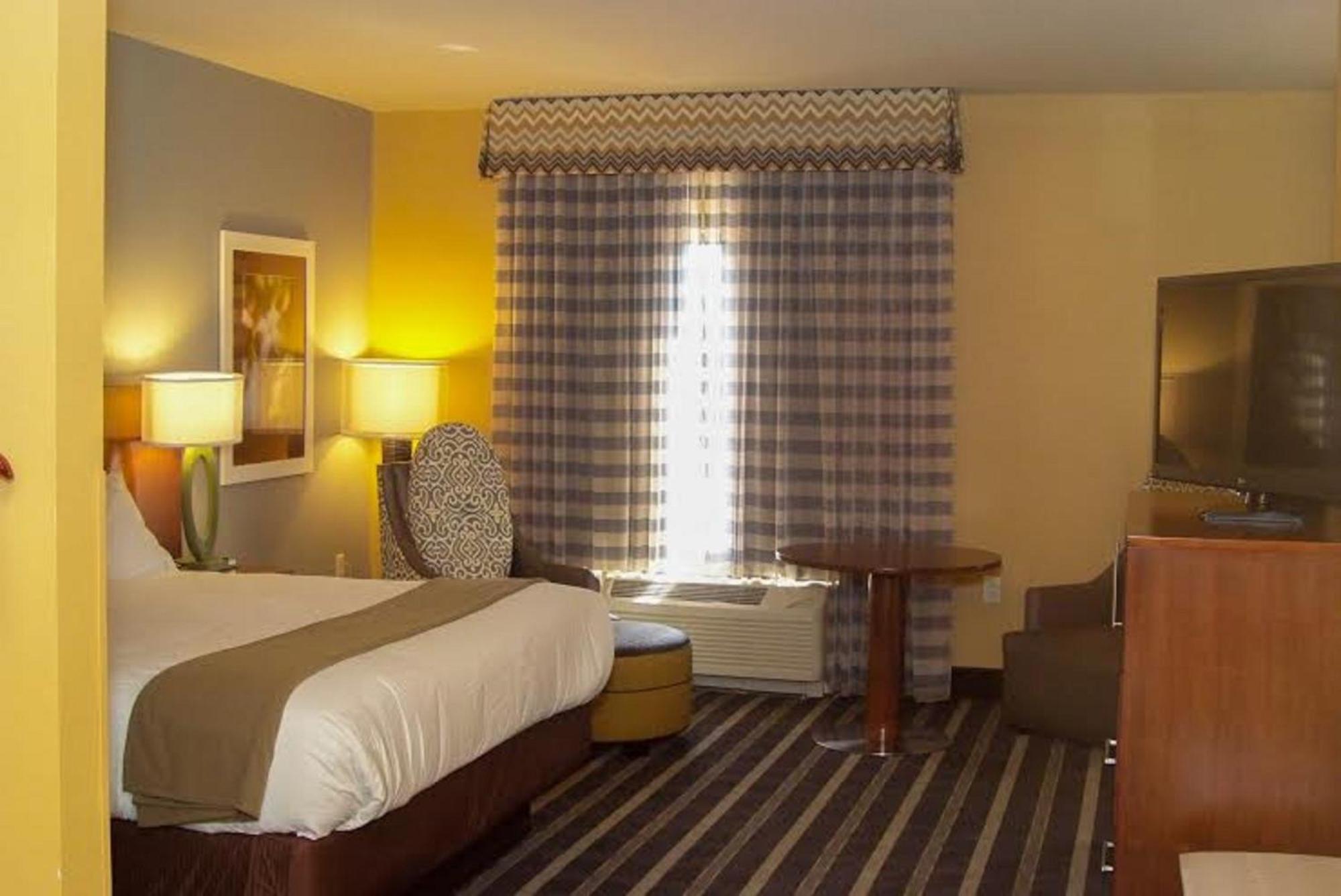 Holiday Inn Express & Suites Perry-National Fairground Area By Ihg Bagian luar foto