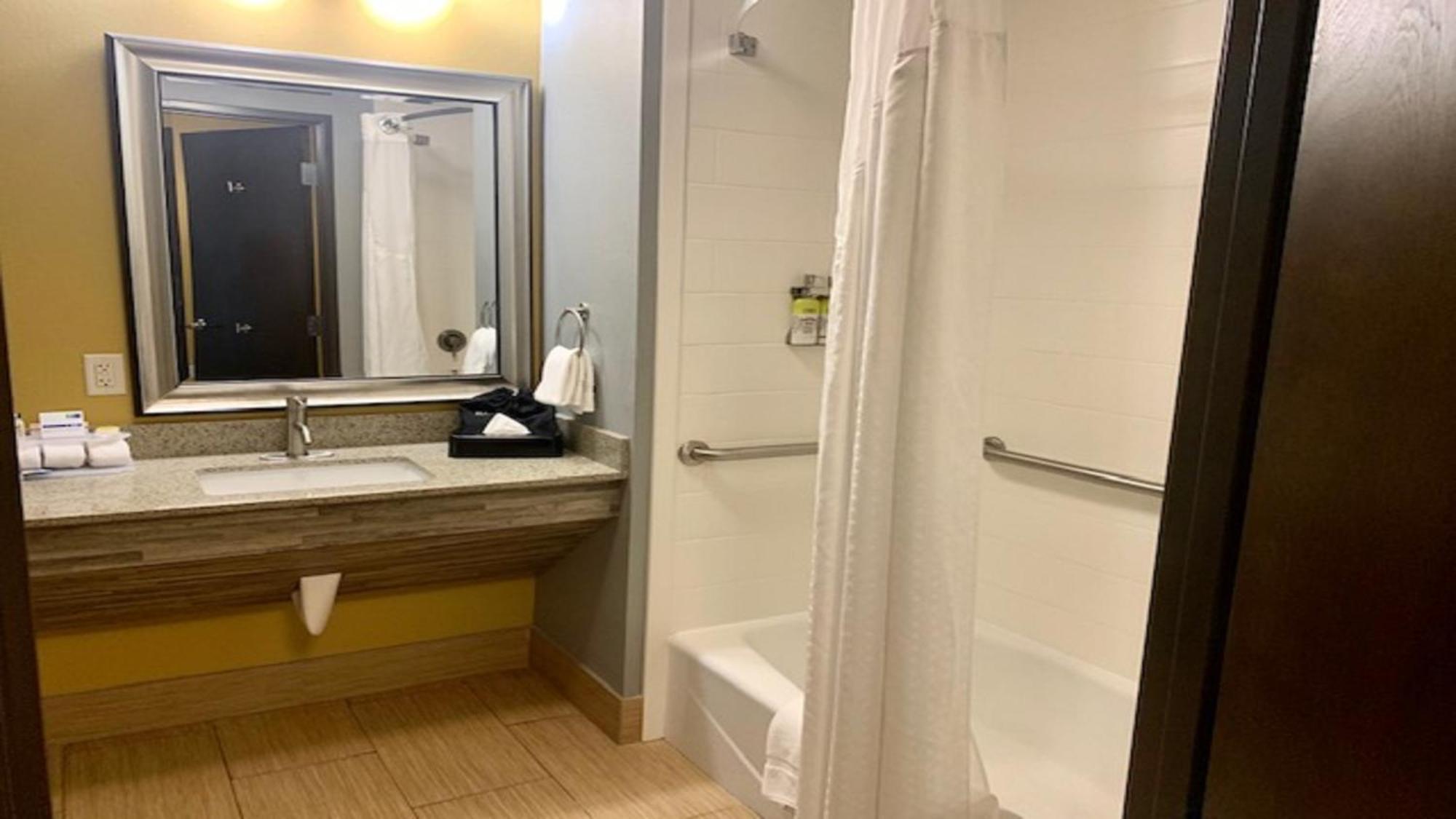 Holiday Inn Express & Suites Perry-National Fairground Area By Ihg Bagian luar foto