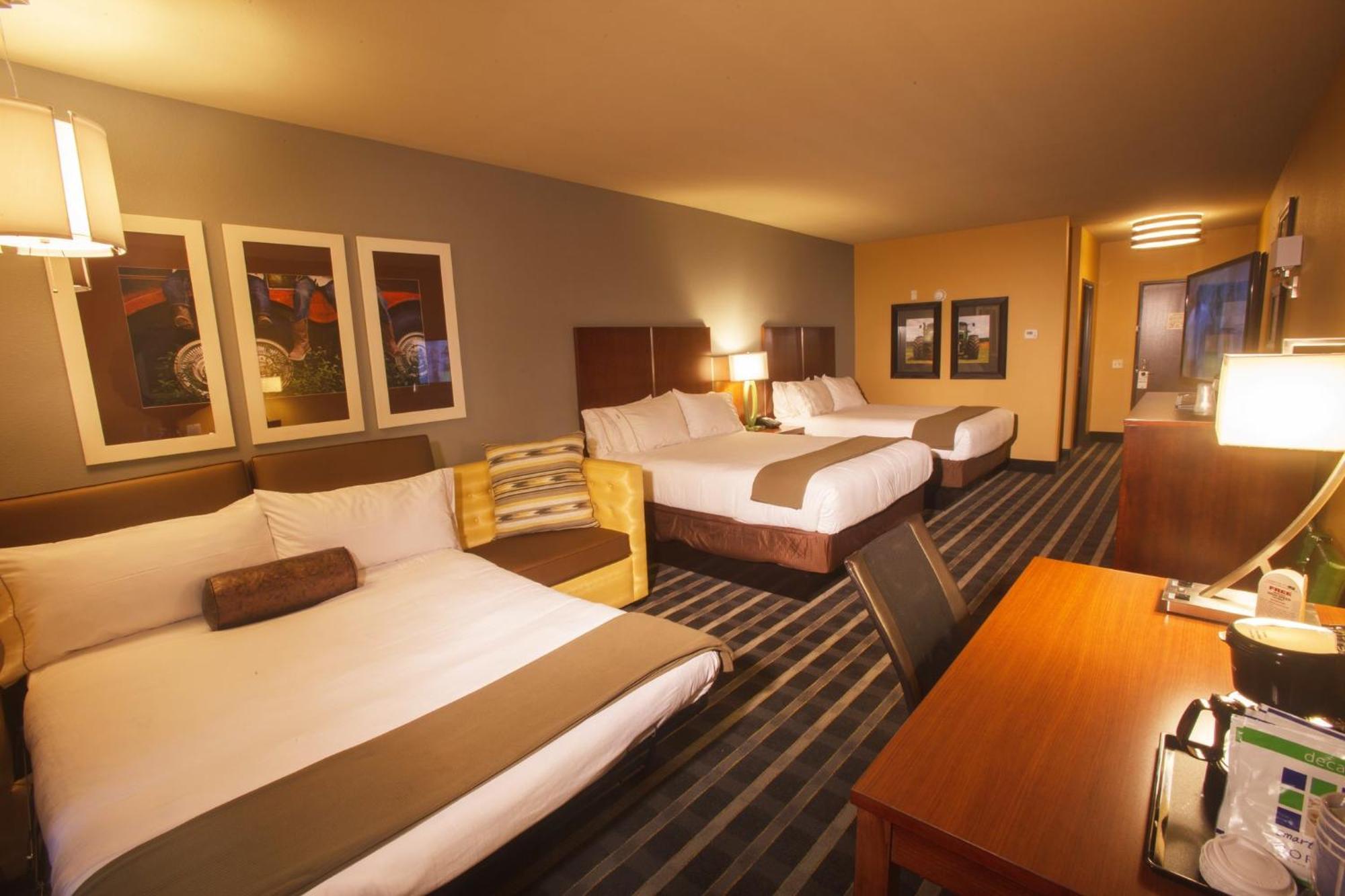 Holiday Inn Express & Suites Perry-National Fairground Area By Ihg Bagian luar foto