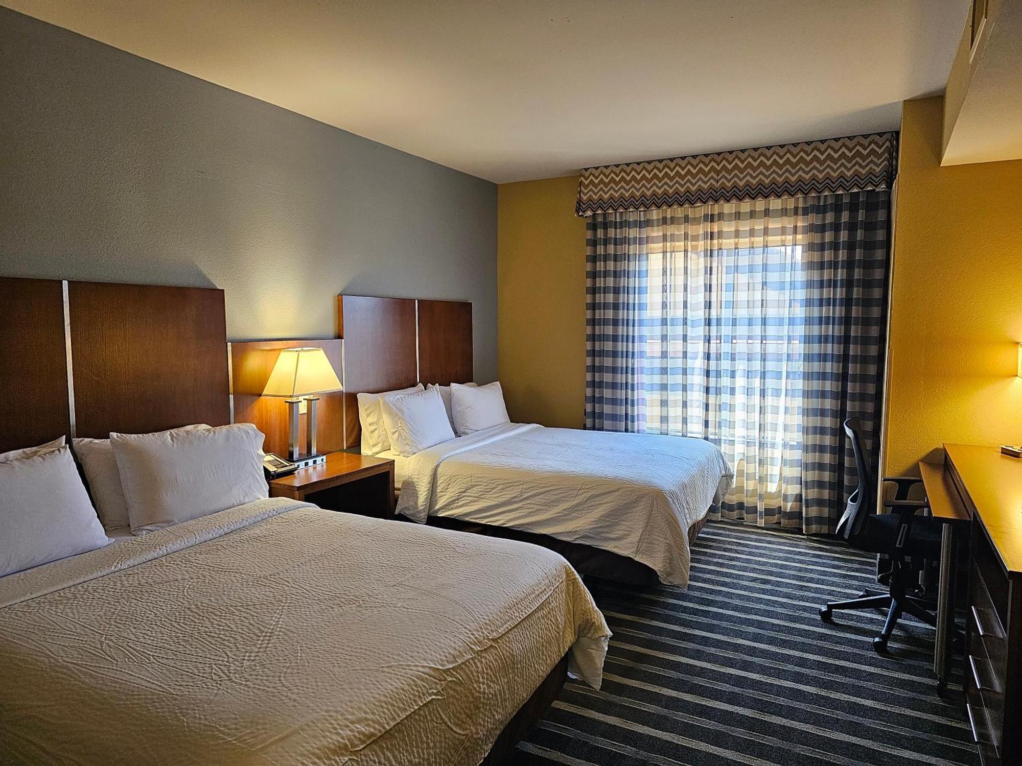 Holiday Inn Express & Suites Perry-National Fairground Area By Ihg Bagian luar foto