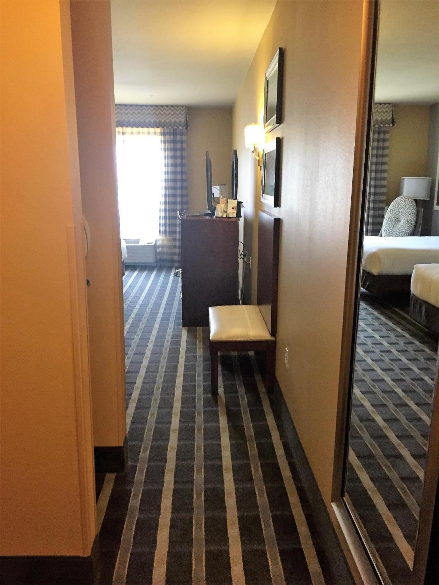 Holiday Inn Express & Suites Perry-National Fairground Area By Ihg Bagian luar foto