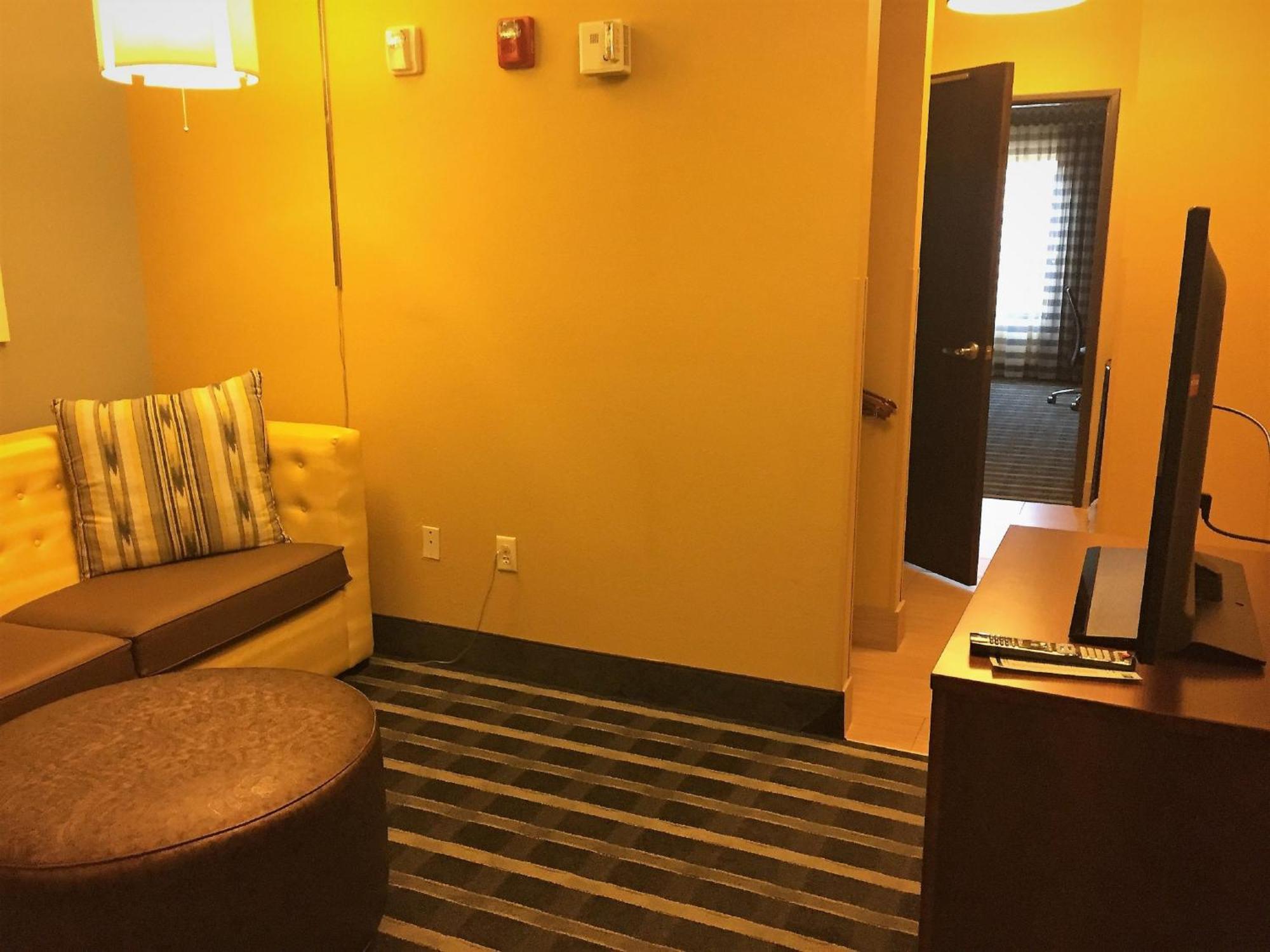 Holiday Inn Express & Suites Perry-National Fairground Area By Ihg Bagian luar foto