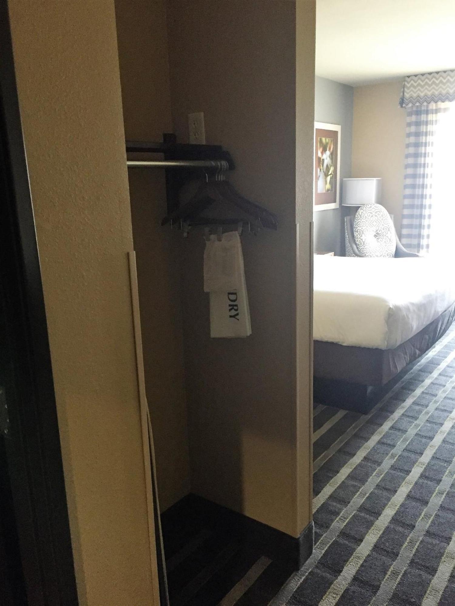 Holiday Inn Express & Suites Perry-National Fairground Area By Ihg Bagian luar foto