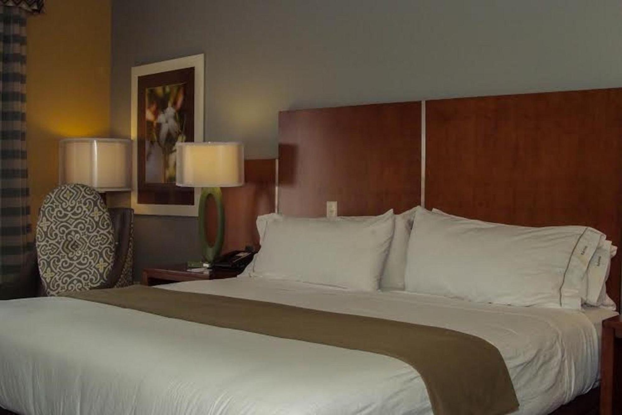 Holiday Inn Express & Suites Perry-National Fairground Area By Ihg Bagian luar foto