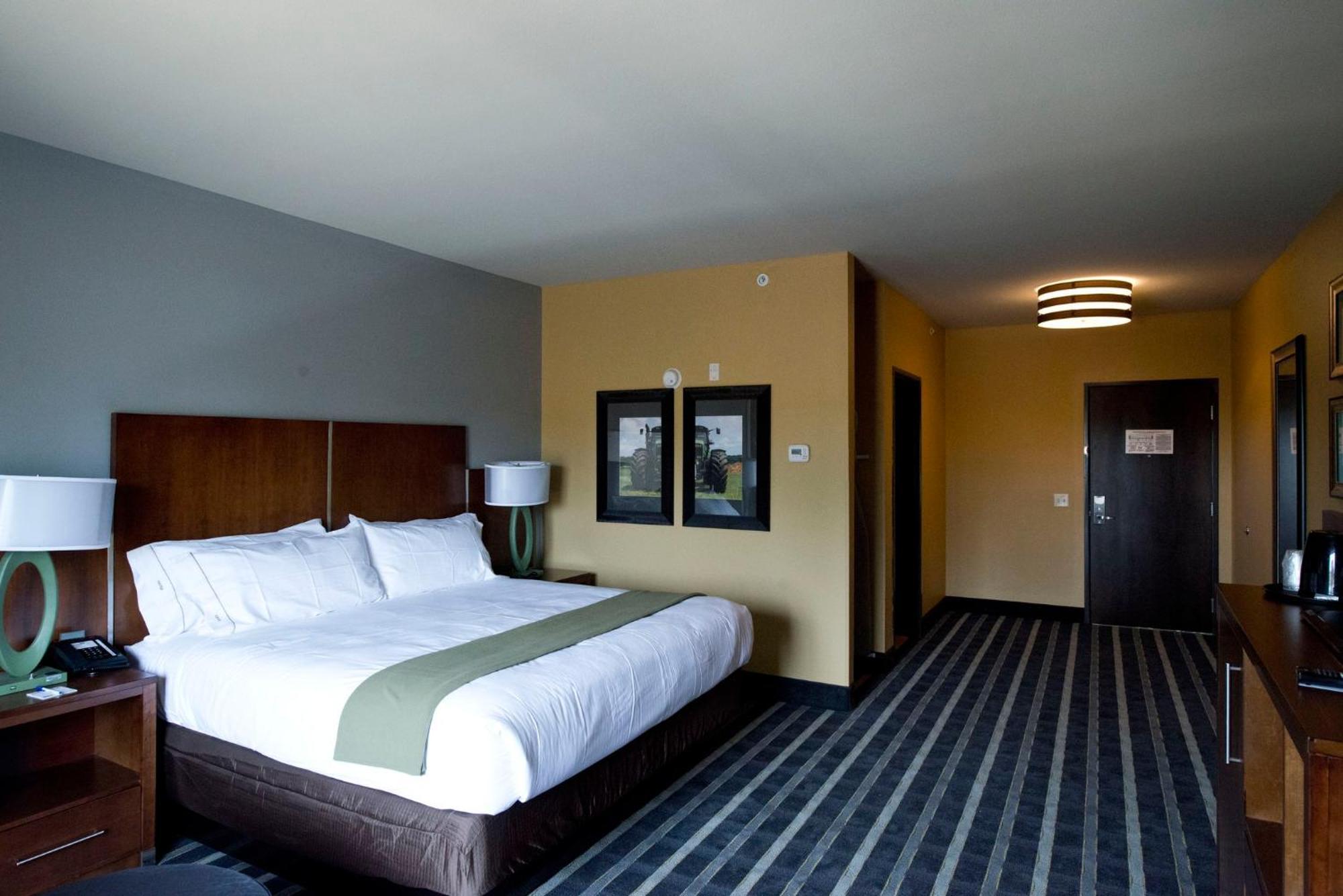 Holiday Inn Express & Suites Perry-National Fairground Area By Ihg Bagian luar foto